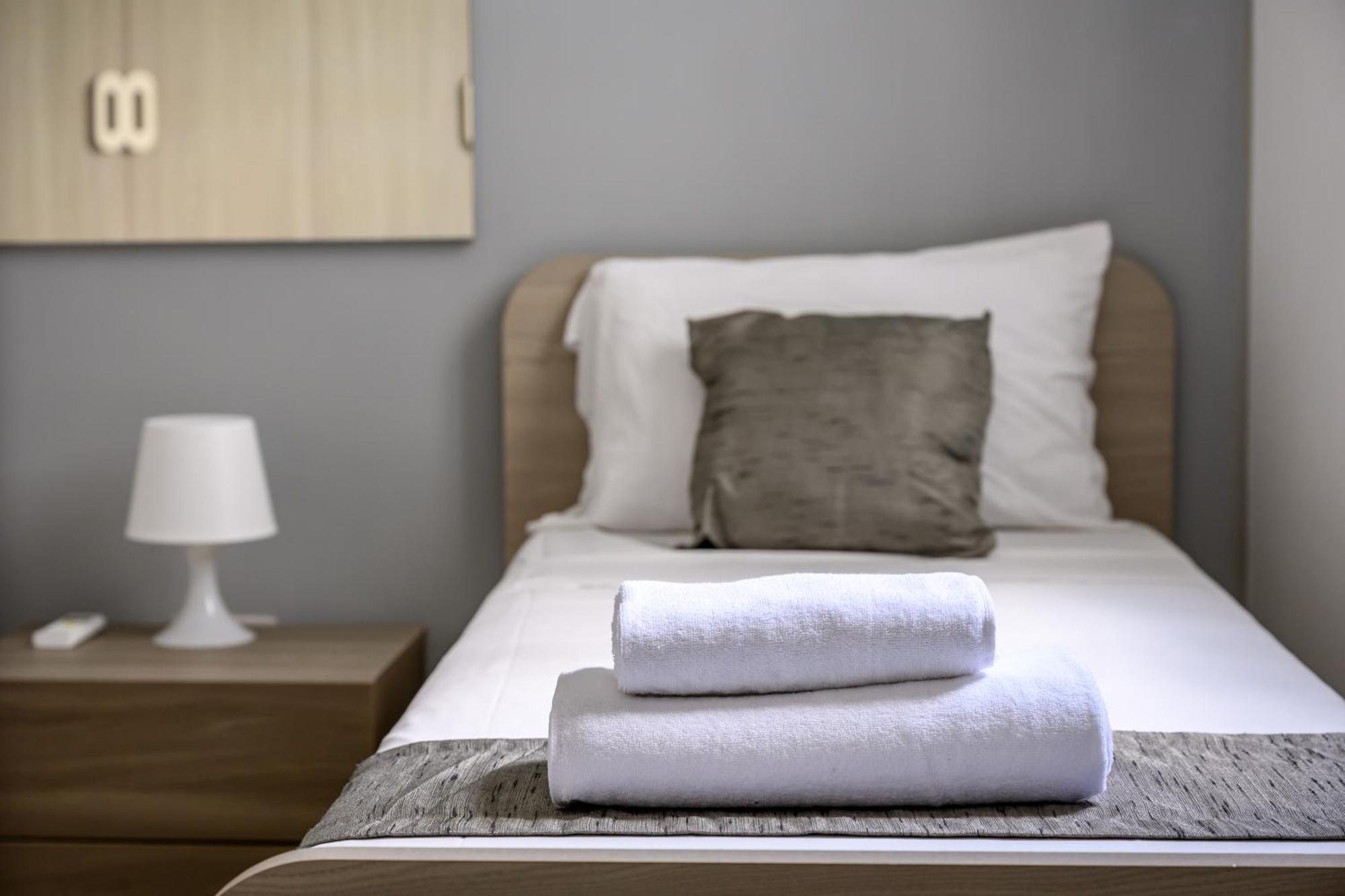 F11 Room 2, Private Room Two Single Beds Shared Bathroom In Shared Flat Msida Ngoại thất bức ảnh