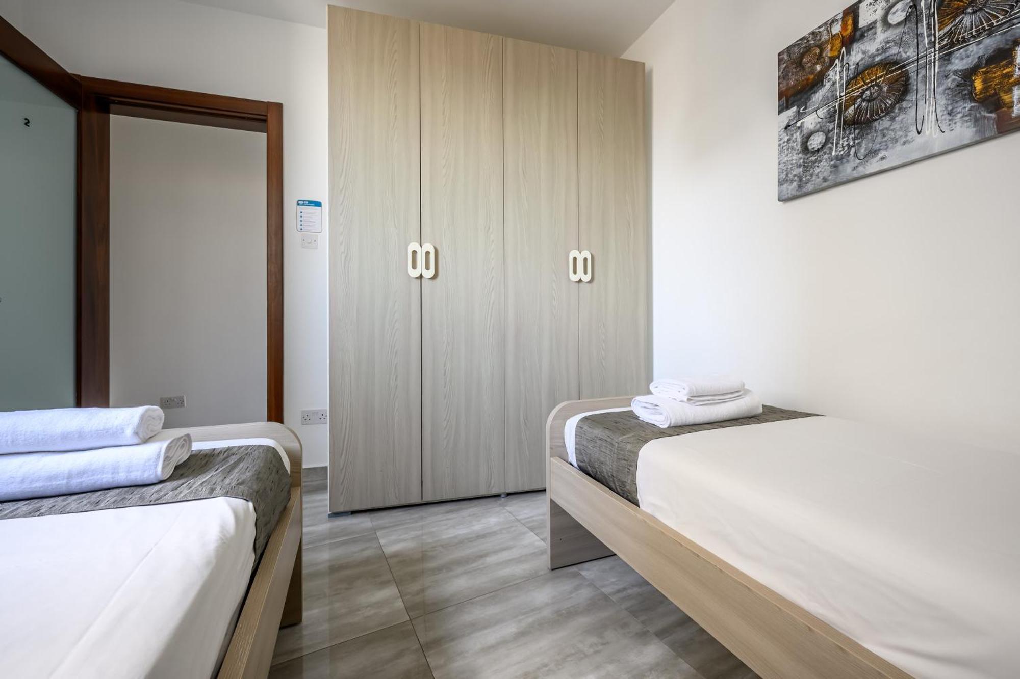 F11 Room 2, Private Room Two Single Beds Shared Bathroom In Shared Flat Msida Ngoại thất bức ảnh
