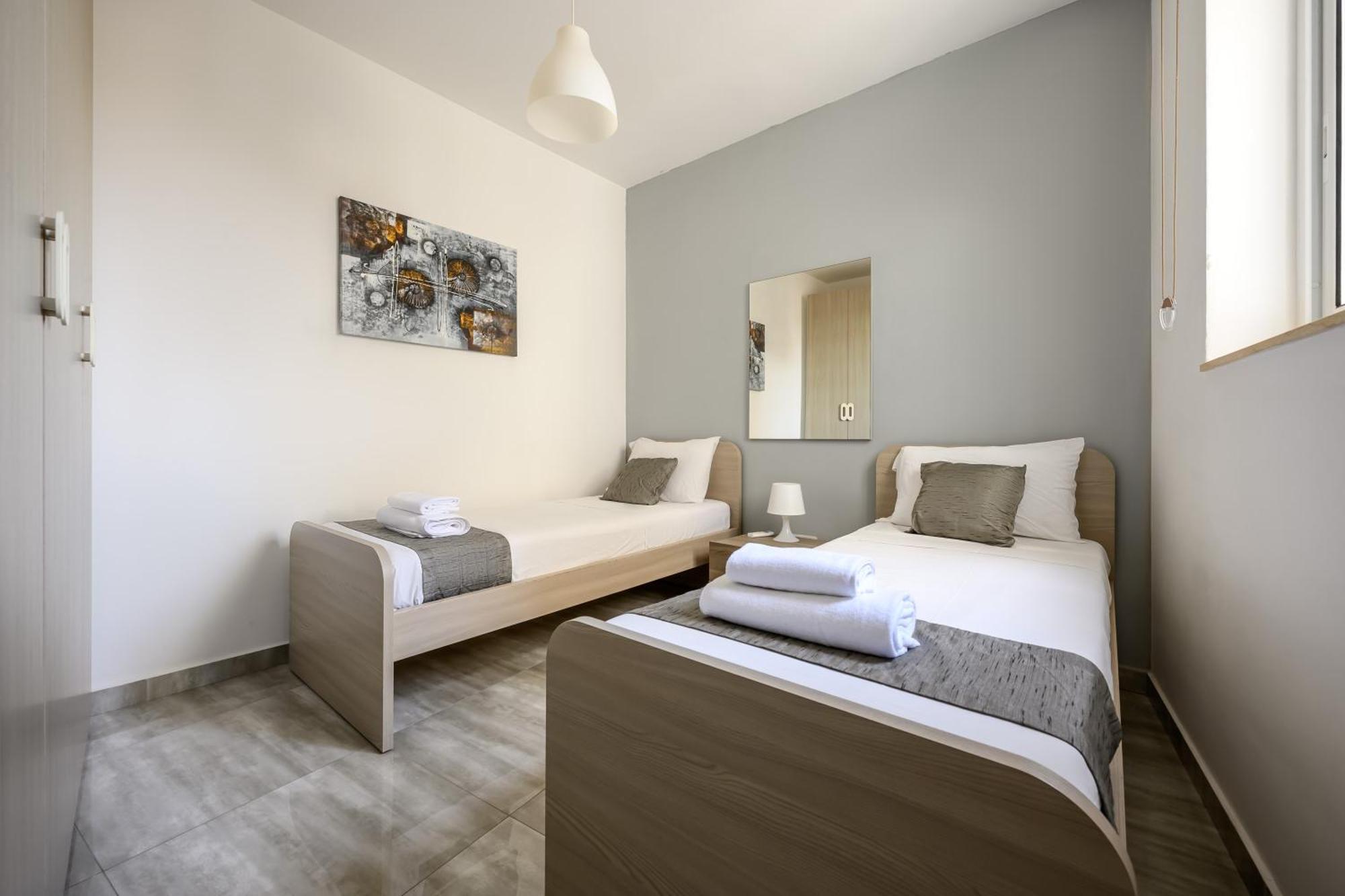 F11 Room 2, Private Room Two Single Beds Shared Bathroom In Shared Flat Msida Ngoại thất bức ảnh